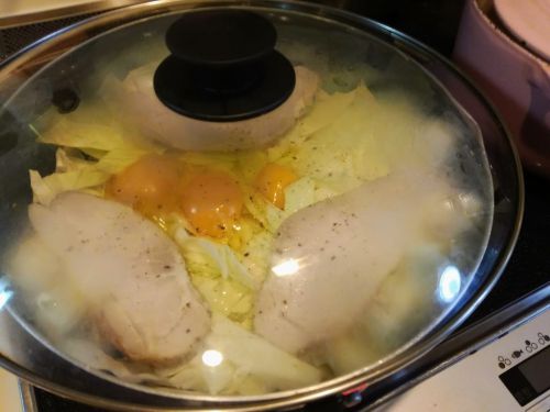 簡単朝食【1食31円】焼きキャベツのハムエッグ簡単レシピ
