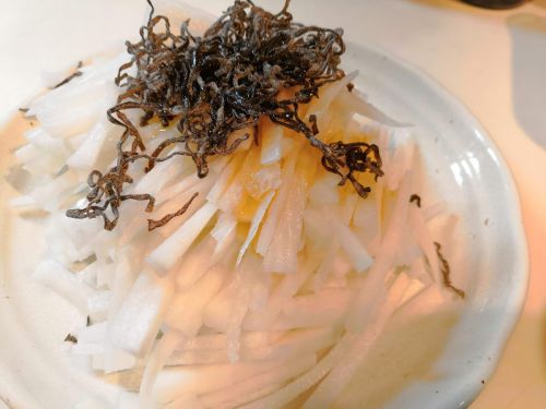 鬼簡単【1食29円】大根と塩昆布のごま油サラダの作り方