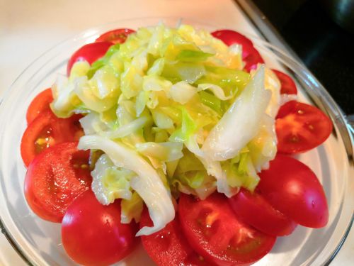 冷製【1食47円】ざく切りキャベツコールスロー＆トマトサラダの簡単レシピ