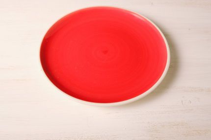食器の色で食欲を抑える【赤いお皿の不思議な効果】