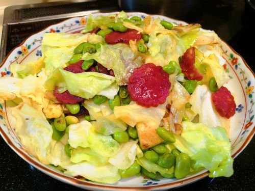 【1食56円】枝豆とキャベツとサラミのオリーブオイル塩炒めの簡単レシピ