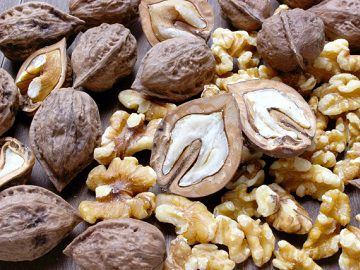 ナッツ類（クルミ・ピーナッツ）の不飽和脂肪酸が代謝を上げる