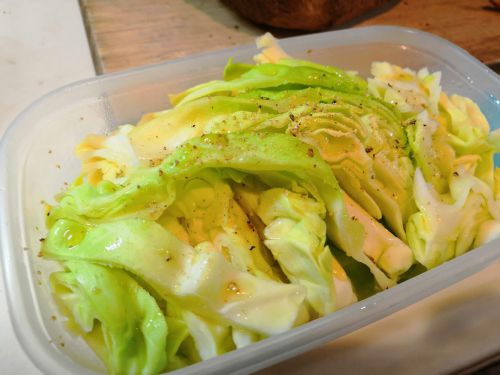 痩せる【1食7円】レンジ蒸しキャベツMCTオイル温野菜サラダの自炊レシピ