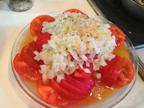 【1食68円】トマトの新玉ねぎドレッシングサラダの簡単レシピ