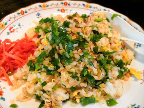 【1食131円】鮭パクチーニラわけぎ魯肉飯チャーハンの簡単レシピ