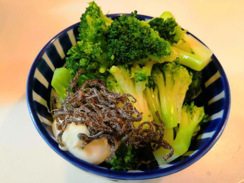 【1食60円】冷凍ブロッコリーの塩昆布マヨサラダの自炊レシピ
