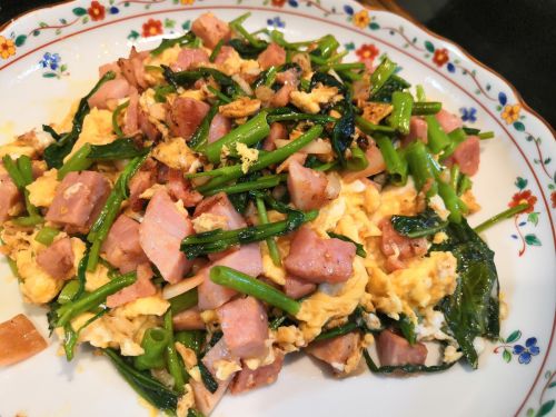 【1食141円】空芯菜のガーリックベーコン卵炒めの自炊レシピ