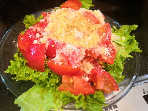 【1食74円】トマトとレタスのパルメザンチーズサラダの自炊レシピ