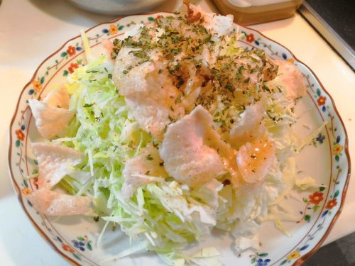 【1食29円】えびせんべいキャベツMCTオイルドレッシングサラダの自炊レシピ