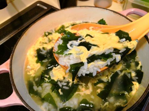 【1食33円】乾燥わかめ卵雑炊の自炊レシピ