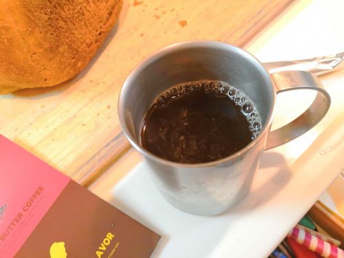 【1杯50円】評判のチャコールバターコーヒーを飲んでみた感想＆アレンジレシピ