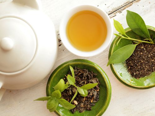 身近なスーパーフード！緑茶に秘められた美容効果と健康効果
