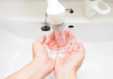 冷水で洗顔するとシミ・くすみの原因になる！冬の朝の正しい洗顔方法