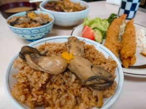 築地で見つけた絶品の「かきめし」。女性に嬉しい牡蠣の食べ方とは。